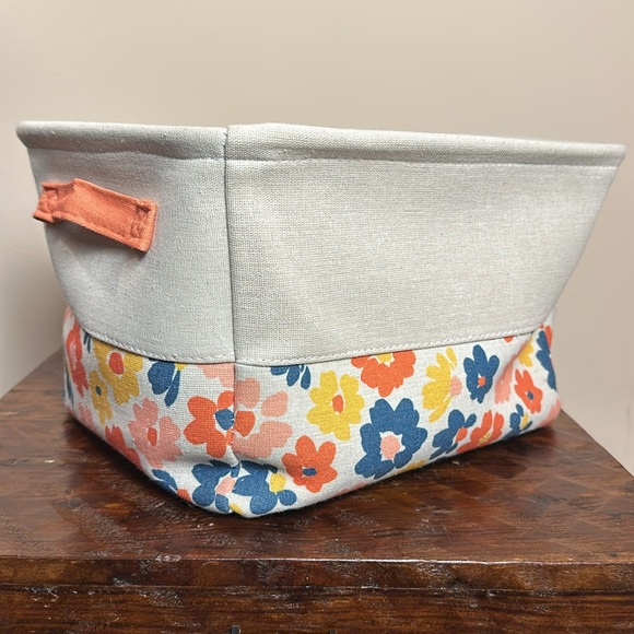 🏠 (2) Floral/Rainbow Storage Totes with Handles! Medium/Large Sized - Picture 5 of 6